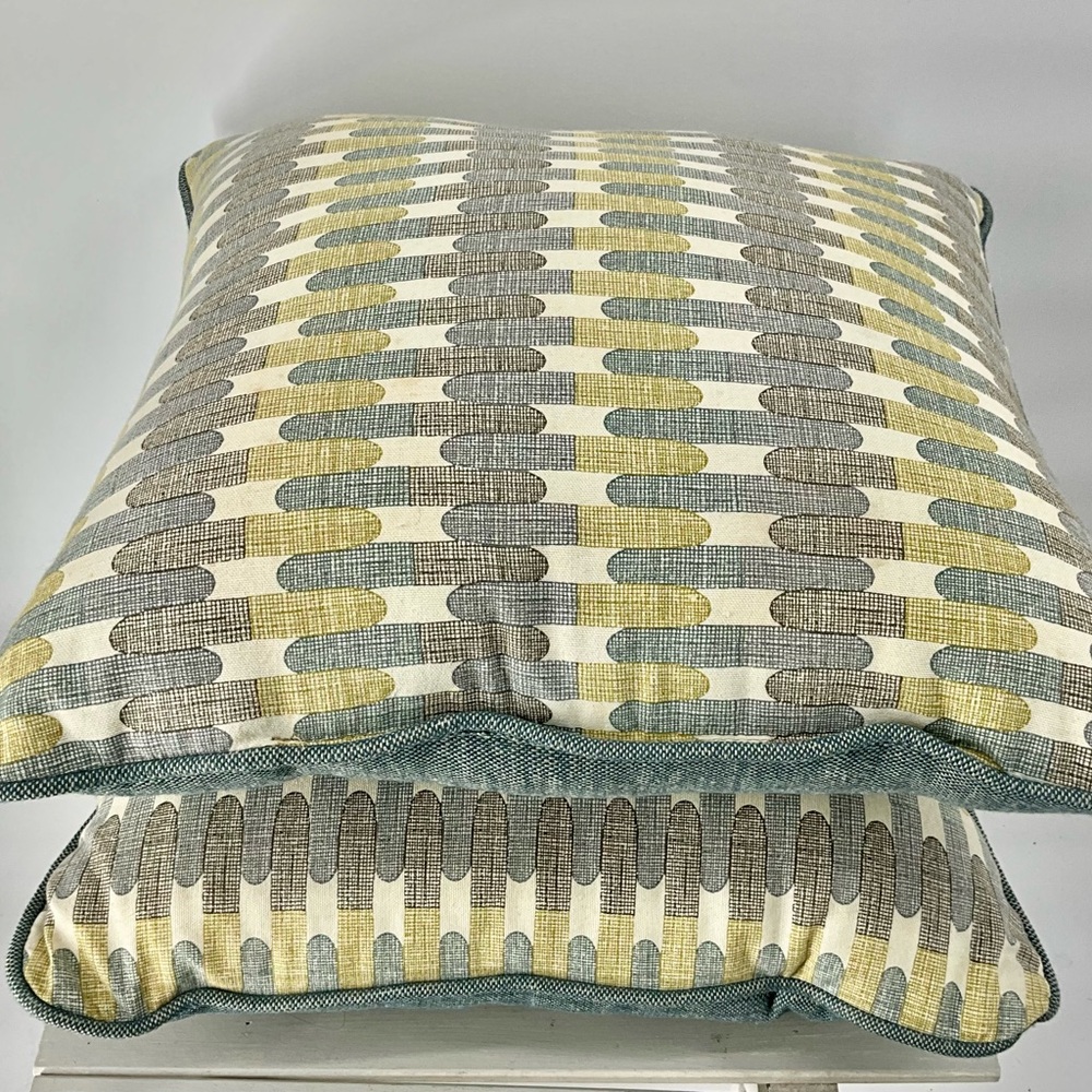 Pair 18 x 18 Overstuffed Large Geometric Patterned Tweed Throw accent Pillows